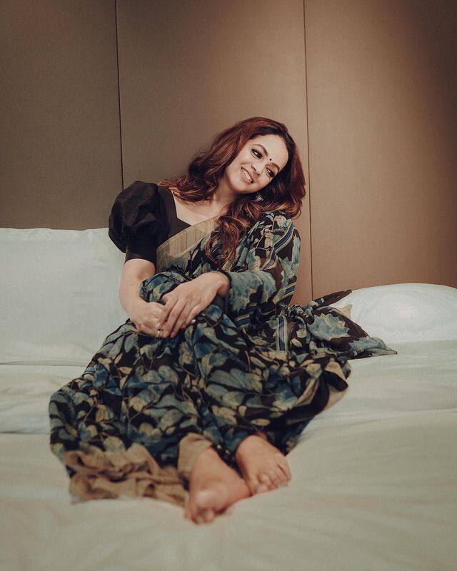 நான் சொல்வேன்….ஹேய்……..  சல சல சல நதிகள் தொடங்கி நெடு நெடு நெடு மலைகள் வரையில்