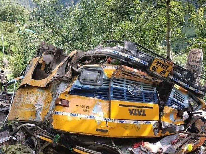Terrible bus accident in Himachal Pradesh's Kullu, 16 people feared dead including school children Kullu Bus Accident: હિમાચલ પ્રદેશના કુલ્લુમાં ભયાનક બસ અકસ્માત, શાળાના બાળકો સહિત 16 લોકોના મોતની આશંકા