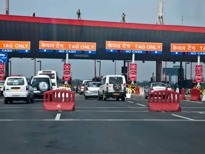 Toll Plaza: These people will not have to pay tax at the toll plaza! Find out if you can get a discount just by showing your ID card. Toll Plaza : ਇਨ੍ਹਾਂ ਲੋਕਾਂ ਨੂੰ ਟੋਲ ਪਲਾਜ਼ਾ 'ਤੇ ਨਹੀਂ ਦੇਣਾ ਪਵੇਗਾ ਟੈਕਸ ! ਜਾਣੋ ਕੀ ਸਿਰਫ਼ ਆਈਡੀ ਕਾਰਡ ਦਿਖਾ ਕੇ ਮਿਲੇਗੀ ਛੋਟ ?