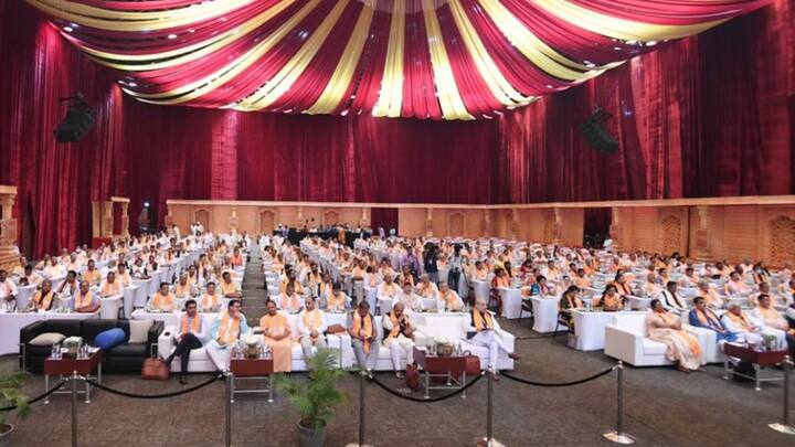 সমাপ্তি ভাষণে দলের শীর্ষ নেতৃত্বের কথায় মনোযোগ বাকিদের।