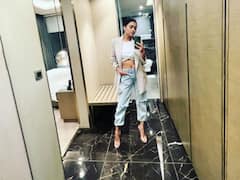 Tejasswi Prakash Photos: बाथरूम में शीशे के सामने तेजस्वी प्रकाश ने खींची धड़ाधड़ सेल्फी, वायरल हुई तस्वीरें