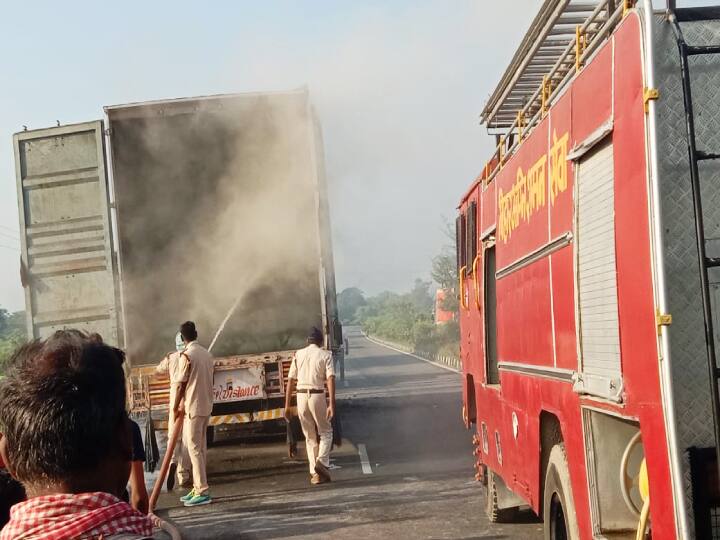 Motihari News: Fire broke out after container collided with truck 2 people died accident near Dumaria Ghat ann Motihari News: मोतिहारी में ट्रक से कंटेनर की टक्कर के बाद लगी आग, 2 लोगों की मौत, डुमरिया घाट के पास हादसा