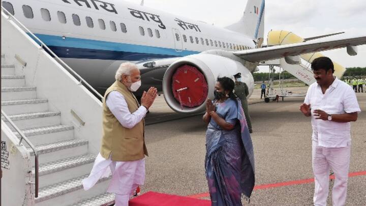 এদিন হায়দরাবাদের নাম বদলানোর ইঙ্গিত মিলেছে প্রধানমন্ত্রীর কথায়, ধারণা একাংশের। শহরের নাম 'ভাগ্যনগর' হতে পারে কি? মোদীর কথায় সে রকমই ইঙ্গিত।