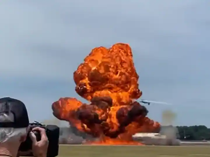 Watch: ਮਿਸ਼ੀਗਨ 'ਚ ਏਅਰ ਸ਼ੋਅ ਦੌਰਾਨ ਵਾਪਰਿਆ ਭਿਆਨਕ ਹਾਦਸਾ, ਟਰੱਕ 'ਚ ਧਮਾਕੇ ਦੌਰਾਨ ਇੱਕ ਵਿਅਕਤੀ ਦੀ ਮੌਤ