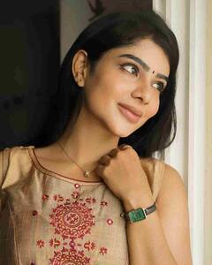 Pavitra Lakshmi : வெண்ணிலவே...! வெள்ளி வெள்ளி நிலவே...! பவித்ரலட்சுமியின் கலக்கல் கலெக்‌ஷன்ஸ்..!