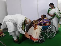 PM Modi In Bhimavaram : ప్రధాని ఏపీ పర్యటనలో అరుదైన ఘటన, స్వాతంత్య్ర సమర యోధుల కుమార్తెకు మోదీ పాదాభివందనం