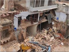 Farrukhabad News: फर्रुखाबाद में 200 साल पुराने जर्जर महल पर चला बुलडोजर, प्रशासन पर लगा ये बड़ा आरोप