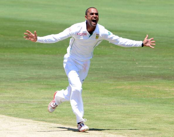 তালিকায় দ্বিতীয় স্থানে দক্ষিণ আফ্রিকার প্রাক্তন স্পিনার রবিন পিটারসন। ২০০৩-০৪ মরসুমে জোহানেসবার্গে ওয়েস্ট ইন্ডিজের সঙ্গে টেস্টে এক ওভারে ২৮ রান খরচ করেছিলেন। ব্য়াটার ছিলেন ব্রায়ান লারা।