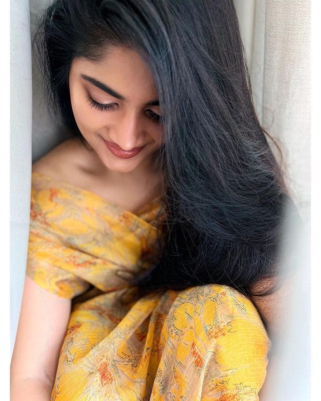நீ காணும் கனாக்களில் வரும் ஓர் ஆண் என்றால் நான்தான் என்னாளிலும் பூங்காற்றே நீ வீசாதே