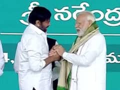 Chiru Modi Bonding : మోదీ ఆత్మీయతకు చిరంజీవి ఫిదా ! రాజకీయం మారే చాన్స్ ఉందా ?