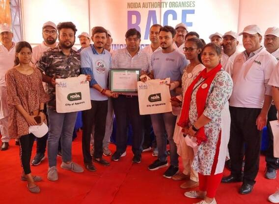 Noida News: नोएडा को सिंगल यूज प्लास्टिक मुक्त बनाने के लिए अभियान, लोगों को किया जा रहा है जागरुक Noida News: नोएडा को सिंगल यूज प्लास्टिक मुक्त बनाने के लिए अभियान, लोगों को किया जा रहा है जागरुक