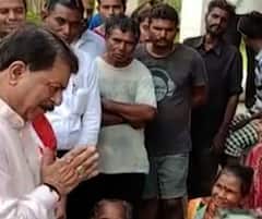 Anand: બોરસદની મુલાકાતે: મહિલાઓ મદદ બદલ જોડ્યા હાથ તો કહ્યું- અમે તમારા હાથ જોડીએ