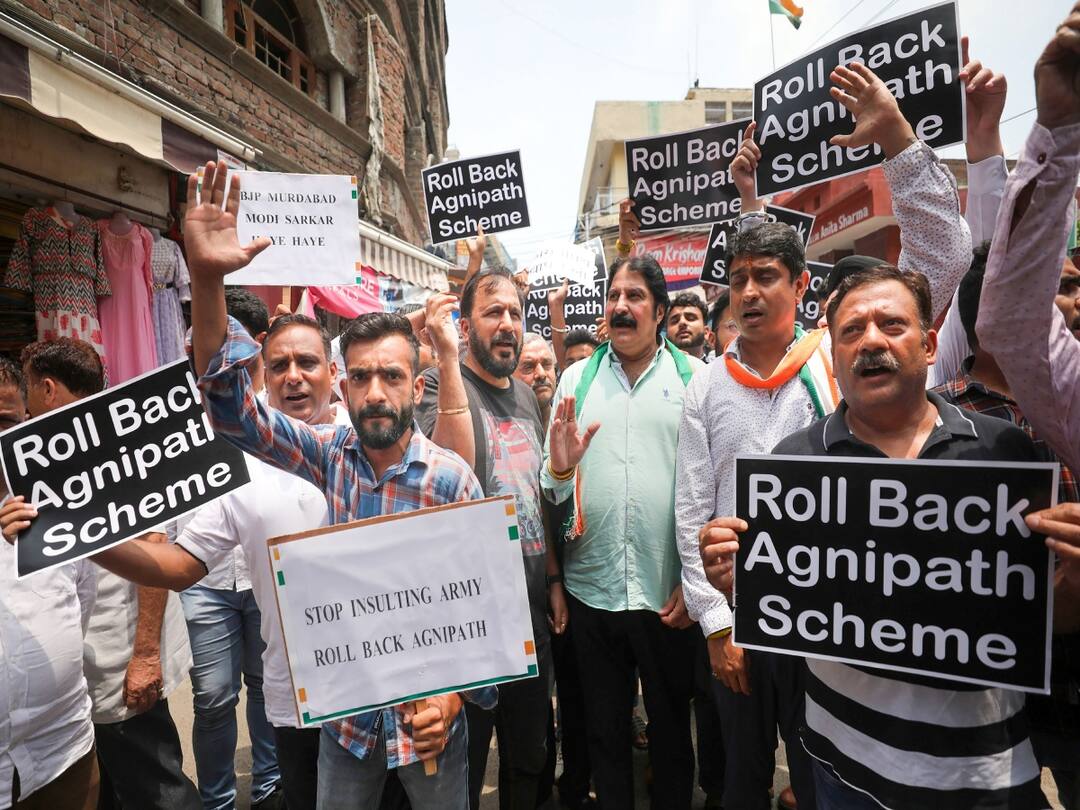 Agnipath Scheme: 'అగ్నిపథ్'ను రద్దు చేయాలని సుప్రీంలో పిటిషన్- వచ్చే వారం విచారణ Agnipath Scheme Supreme Court To Hear Next Week Pleas Challenging Agnipath Scheme Agnipath Scheme: 'అగ్నిపథ్'ను రద్దు చేయాలని సుప్రీంలో పిటిషన్- వచ్చే వారం విచారణ