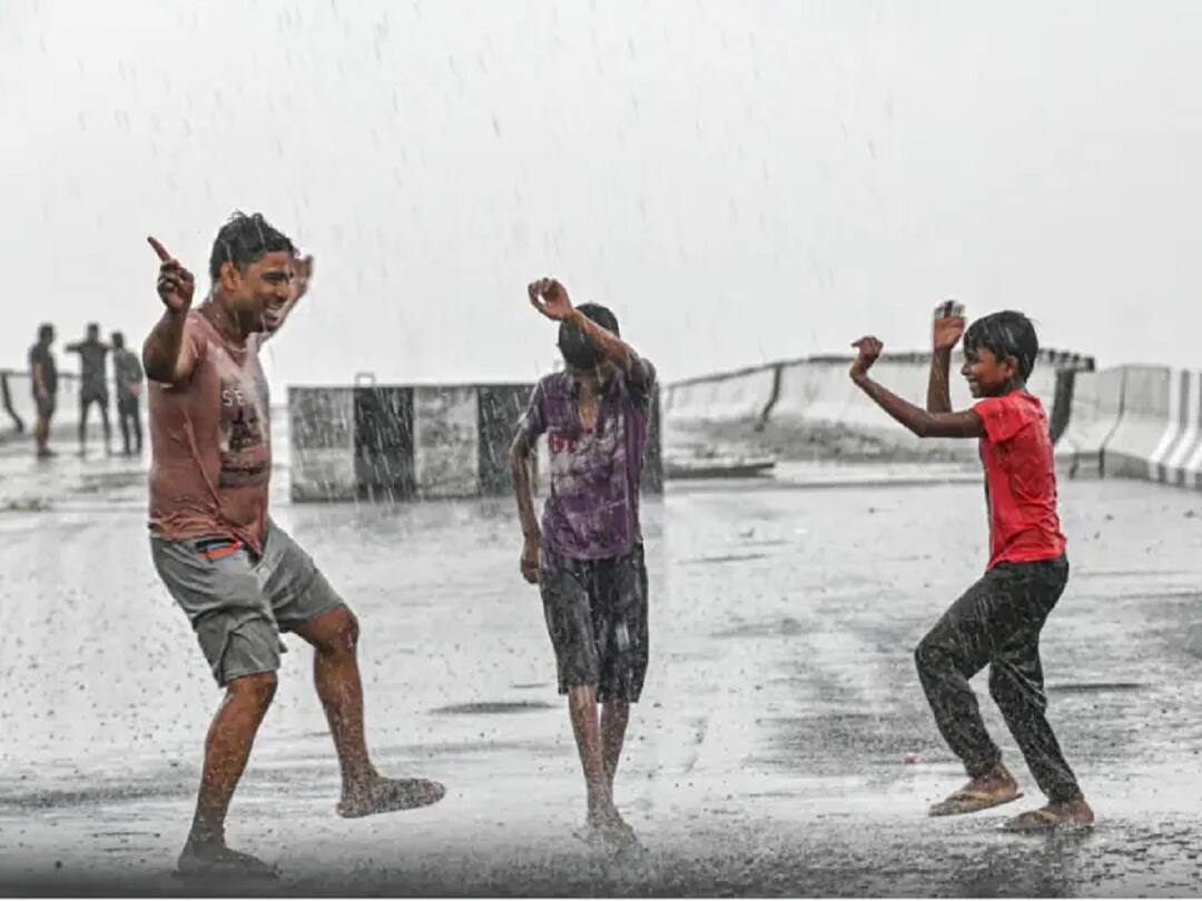 Weather Forecast : महाराष्ट्र ते दिल्ली कशी असेल पावसाची स्थिती? 'या' भागात मुसळधार पावसाचा इशारा weather update next five days as monsoon comes in many states of india Weather Forecast : महाराष्ट्र ते दिल्ली कशी असेल पावसाची स्थिती? 'या' भागात मुसळधार पावसाचा इशारा