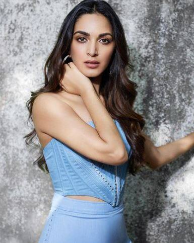 उन्होंने एक घटना को याद करते हुए कहा कि एक बार उनका एक फैंस बिना किसी जानकारी के उनके घर पहुंच गया था.
