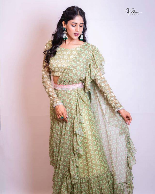 షార్ట్స్ ఫిలిమ్స్ ద్వారా గుర్తింపు తెచ్చుకున్న చాందిని చౌదరికి సినిమా అవకాశాలు వచ్చాయి.(Photo Courtesy: Chandini Chowdary Instagram)