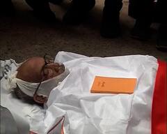 Tarun Majumdar Death:লাল পতাকায় মোড়া দেহ, বুকে গীতাঞ্জলি নিয়ে অনন্তের পথে তরুণ মজুমদার