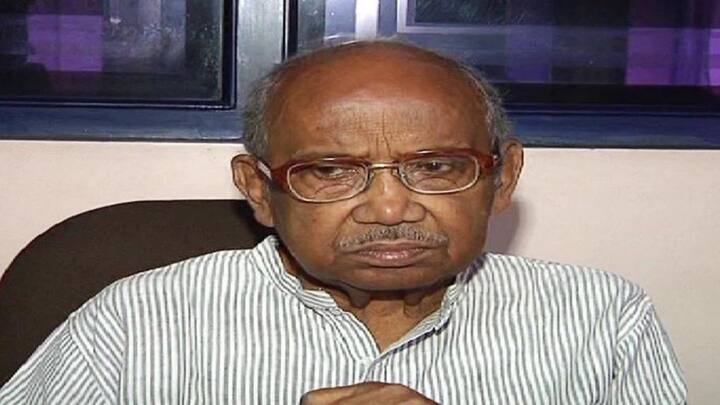 প্রয়াত পরিচালক তরুণ মজুমদার। বয়স হয়েছিল ৯১ বছর। ১৪ জুন থেকে ভর্তি ছিলেন এসএসকেএমে। অবস্থার অবনতি হওয়ায় গতকাল বর্ষীয়ান পরিচালককে ভেন্টিলেশনে রাখা হয়।