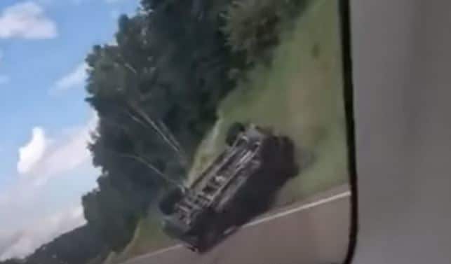 Norway The leader of the anti Islam in Norway lit the Koran in the middle of the road the car overturned for a few minutes Norway: नॉर्वे में इस्लाम विरोधी कट्टरपंथी संगठन के नेता ने जलाई बीच सड़क 'कुरान', कुछ मिनट बाद पलटी कार