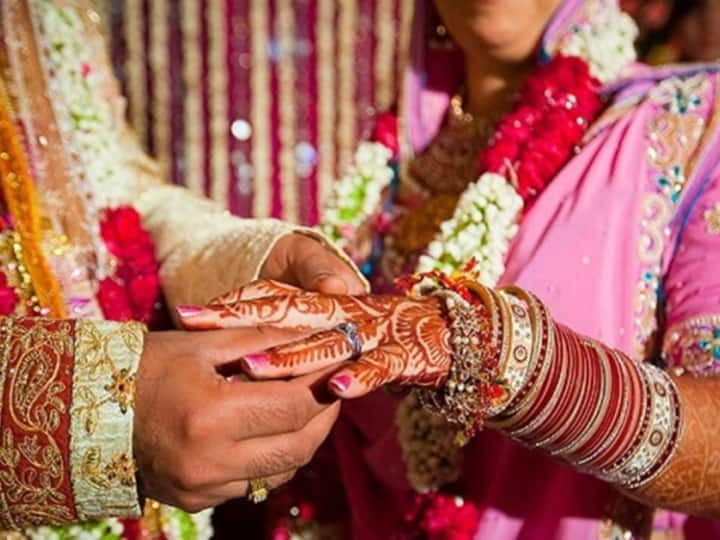 only three Shadi Muhurt In July, auspicious-time-for-marriage in delhi Shadi Muhurt In July: जुलाई में बाकी हैं शादी के सिर्फ 3 शुभ मुहूर्त, अब चार महीने बाद बजेगी शहनाई