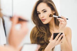 Skin Care: ચાંદ જેવી  ગ્લોઇંગ સ્કિન  બનશે, બ્યુટી પ્રોડક્ટ ખરીદતી વખતે ખાસ આ વાતોનું રાખો  ધ્યાન