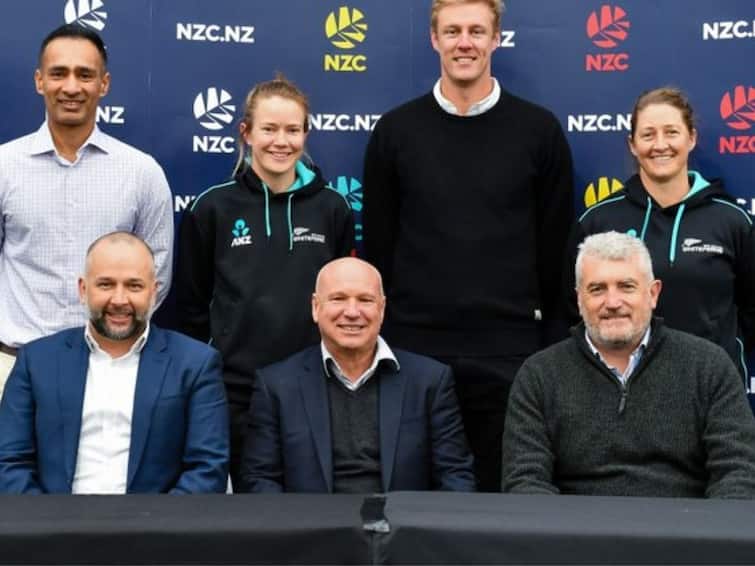 Equal Pay For Men And Women Cricketers As New Zealand Cricket Signs 'Landmark' Contract Equal Pay For Men And Women Cricketers As New Zealand Cricket Signs 'Landmark' Contract