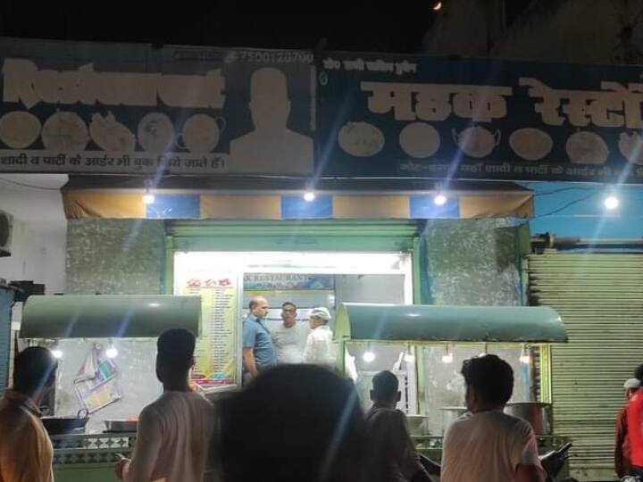Sambhal News: संभल में देवी-देवताओं की तस्वीर वाले पेपर में परोसा जा रहा था नॉनवेज, होटल मालिक गिरफ्तार Sambhal News Hotel owner arrested for selling non-veg in scrap paper containing photos of gods and goddesses ANN Sambhal News: संभल में देवी-देवताओं की तस्वीर वाले पेपर में परोसा जा रहा था नॉनवेज, होटल मालिक गिरफ्तार