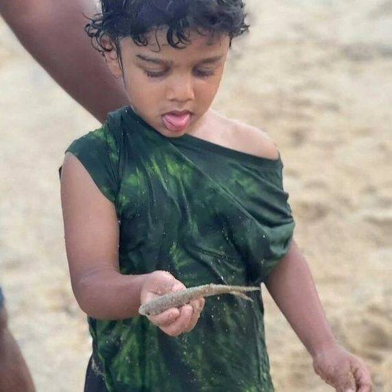 சுட்டி வியந்து பார்க்கும் தருணம்....