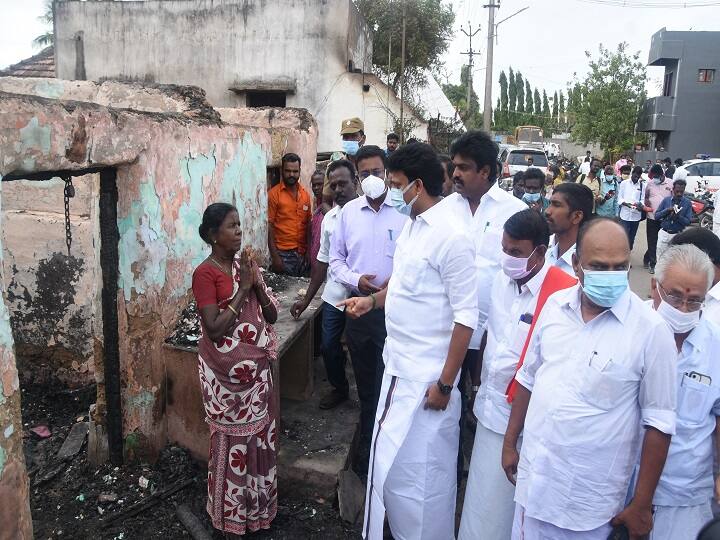 Minister anbil magesh poyamozhi visited the fire affected areas in Tanjore தஞ்சை தீ விபத்து: பாதித்த பகுதியையும்,  மக்களையும் நேரில் சந்தித்து ஆறுதல் கூறிய அமைச்சர் அன்பில் மகேஷ்