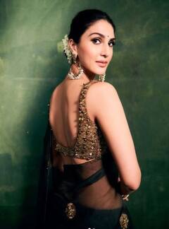 Vaani Kapoor ने इस ब्लैक साड़ी में गजरा लगा कुछ यूं ढाया कहर, यहां देखें एक्ट्रेस का ये देसी अवतार