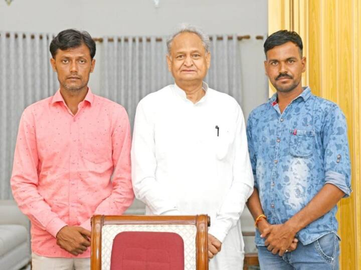 Udaipur Murder Case Shakti Singh and Prahlad caught the killers of Kanhaiya Lal met CM Ashok Gehlot ann Udaipur Murder Case: कन्हैया लाल के हत्यारों का 20 किमी तक किया पीछा, पुलिस को लोकेशन भेज ऐसे पकड़वाया, जानें कौन हैं ये 'हीरो'