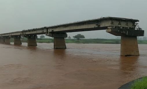 Kolhapur Rain : कोल्हापुरात मुसळधार पाऊस, पंचगंगेची पाणी पातळी 7 फुटांनी वाढली, सहा बंधारे पाण्याखाली