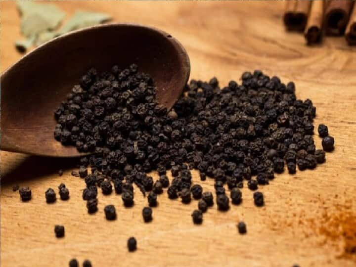 which is the Most Used Spice In The World after salt black pepper Most Used Spice: पूरी दुनिया में नमक के बाद सबसे अधिक यूज किया जाता है ये मसाला, लाजवाब हैं वैरायटी-कीमत और स्वाद