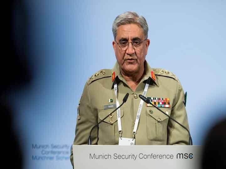 Pak Army Chief says military officers, ISI to stay away from politics  avoid talks with Politicians Pakistan: पाक आर्मी चीफ ने सैन्य अधिकारियों और ISI से कहा- राजनीति से दूर रहें और नेताओं से बातचीत से बचें