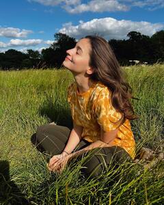 Alia Bhatt की प्रग्नेंसी की खबर सुन रोने लगे थे करण जौहर, बोले 'बच्चे को गोद में लेने का इंतज़ार नहीं कर सकता'