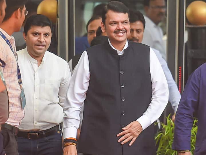 Devendra Fadnavis : शिंदे गटाचे खासदार निवडून आणण्यासाठी प्रयत्न करणार, बारामतीसह 16 मतदारसंघाकडे विशेष लक्ष : देवेंद्र फडणवीस Devendra Fadnavis News Cabinet will be expanded soon, says Devendra Fadnavis Devendra Fadnavis : शिंदे गटाचे खासदार निवडून आणण्यासाठी प्रयत्न करणार, बारामतीसह 16 मतदारसंघाकडे विशेष लक्ष : देवेंद्र फडणवीस