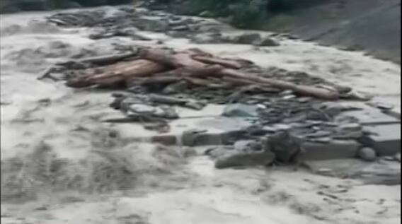 શ્રીનગર-સોનમર્ગ હાઈવે પર ભેખડ ધસવાના કારણે અમરનાથ યાત્રા પર અસર