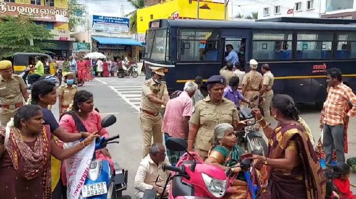 தருமபுரி : ஆட்சியர் அலுவலகம் முன்பு மாற்றுத் திறனாளிகள் குடியேறும் போராட்டம்..