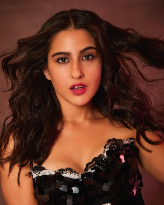 दोस्तों और भाई इब्राहिम के साथ लंदन में छुट्टियां मना रही हैं Sara Ali Khan, ट्रिप की ऐसी तस्वीरें की हैं शेयर