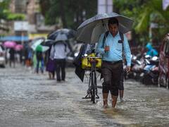 Mumbai Rain: मुंबई में अगले 24 घंटों में भारी बारिश की संभावना, कई इलाके हुए जलमग्न, यातायात व्यवस्था पर असर