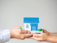 Home Loan Tips: घर खरीदने के लिए लोन लेने की कर रहे हैं प्लानिंग, जानें बैंकों के बेस्ट ऑफर्स के बारे में