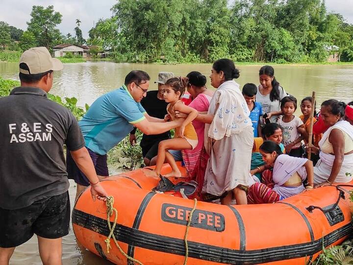 Flood In India Assam flood situation 29 lakh affected हर साल बाढ़ से होने वाली तबाही से कोई सबक क्यों नहीं लेती हमारी सरकारें?