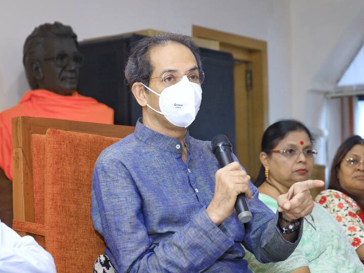 Setback for Uddhav Thackeray, Shiv Sena MP to Join Eknath Shinde Camp ANN Maharashtra Politics: उद्धव ठाकरे को लग सकता है झटका, शिवसेना के 18 में से 11 सांसद दे सकते हैं एकनाथ शिंदे का साथ