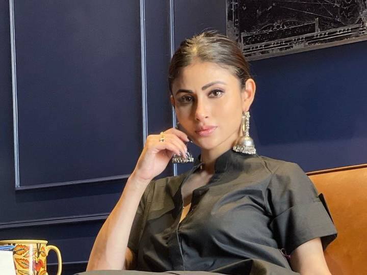 टीव्ही ते बॉलीवूडपर्यंत आपल्या शानदार अभिनय आणि सौंदर्याची चुणूक सिद्ध करणारी अभिनेत्री मौनी रॉय सुरुवातीपासूनच कोणत्या ना कोणत्या कारणाने चर्चेत असते. (photo: imouniroy/IG)