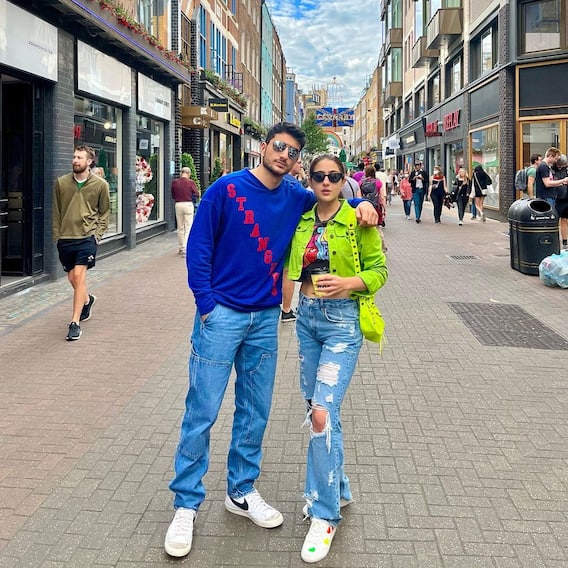 दोस्तों और भाई इब्राहिम के साथ लंदन में छुट्टियां मना रही हैं Sara Ali Khan, ट्रिप की ऐसी तस्वीरें की हैं शेयर