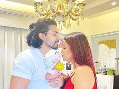 गुरमीत चौधरी-देबिना बॅनर्जी यांनी शेअर केला मुलीचा पहिला फोटो, चाहत्यांकडून प्रेमाचा वर्षाव!