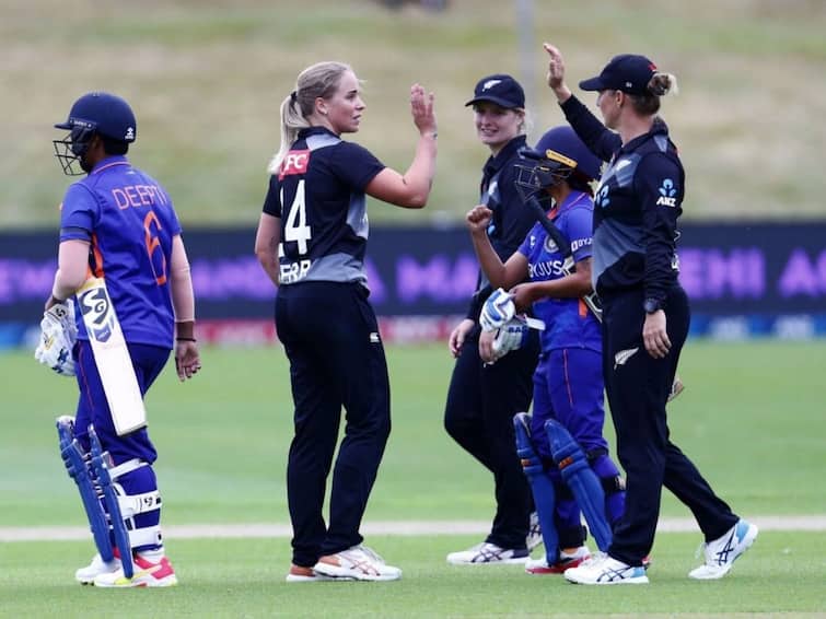 New Zealand's female players get match-fee parity in new five-year deal NZC: मोठी घोषणा! महिला खेळाडूंनाही पुरुष क्रिकेटपटू इतकेच मानधन मिळणार