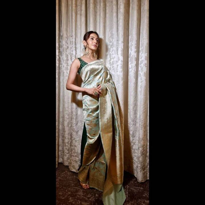 व्हायरल होणाऱ्या फोटोंमध्ये रकुल साडीमध्ये दिसतेय(@rakulpreet/Instagram)