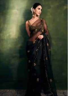 Vaani Kapoor ਨੇ ਇਸ ਬਲੈਕ ਸਾੜੀ 'ਚ ਗਜਰਾ ਲਾ ਕੇ ਢਹਾਇਆ ਕਹਿਰ, ਇੱਥੇ ਦੇਖੋ ਅਦਾਕਾਰਾ ਦਾ ਇਹ ਦੇਸੀ ਅਵਤਾਰ