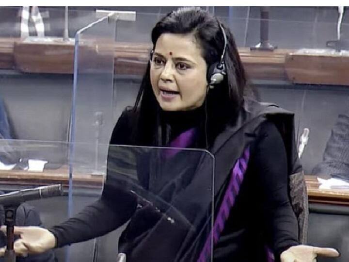 'Never backed any film, poster': Mahua Moitra clarifies amid 'Kaali' row Mahua Moitra : என்னைப் பொறுத்தவரை, காளிதேவி இறைச்சியையும், மதுவையும் ஏற்கும் தெய்வம்.. மஹூவா மொய்த்ரா எம்.பி.,